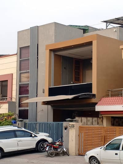 Brand New condition kanal basement house 7 bedroom phase 5 for rent bahria town Rawalpindi