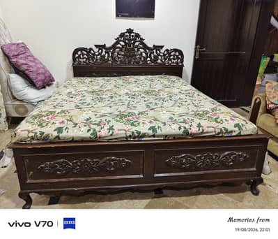 Pure Taali Wood King size Bed with 2 Racks