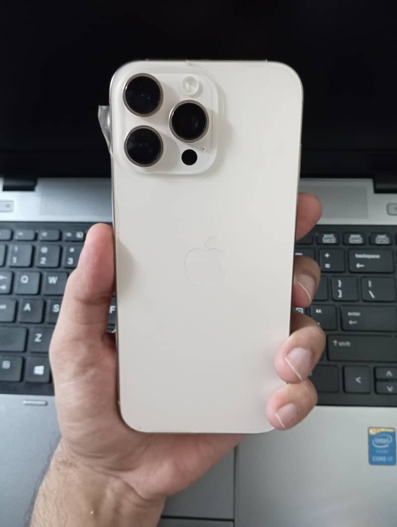 Apple iPhone 16 Pro Max 0