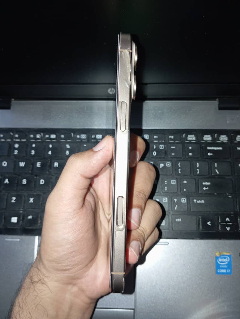 Apple iPhone 16 Pro Max 2