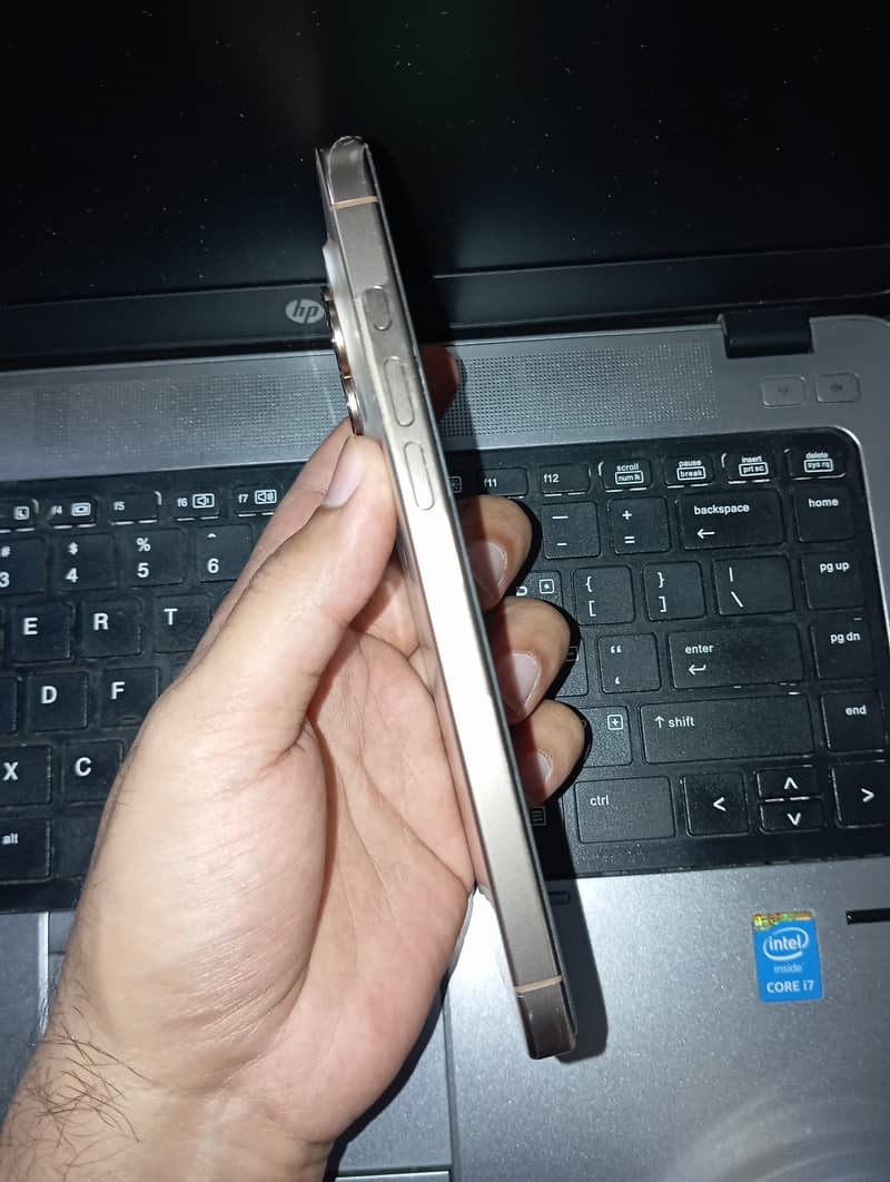 Apple iPhone 16 Pro Max 3