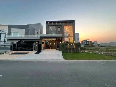 10 Marla Luxury House is Available for Rent in Bahria Town Lahore