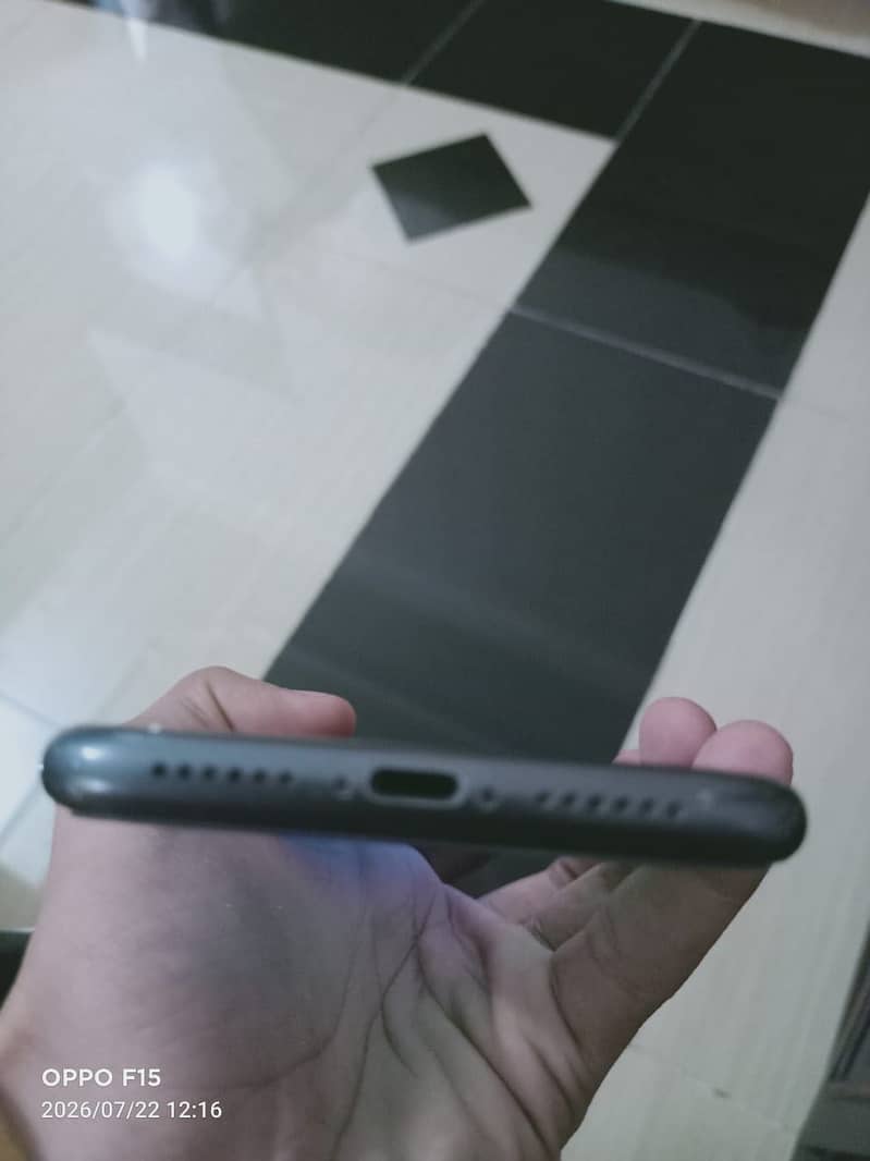 Apple iPhone 11 7