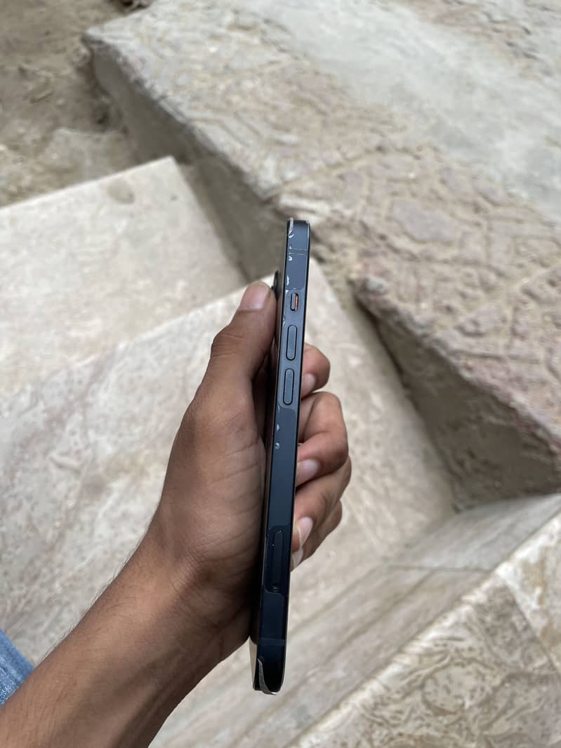 Apple iPhone 13 4