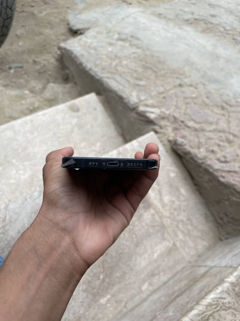 Apple iPhone 13 5