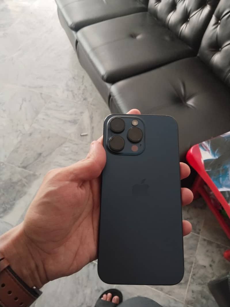Apple iPhone 15 Pro Max 3