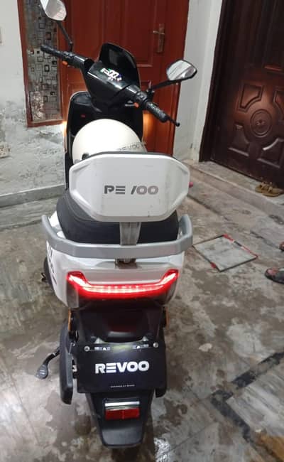 Revoo Electric scooty for sale.