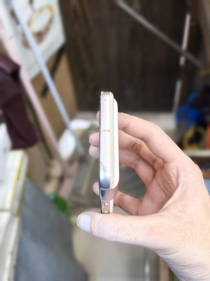 Google Pixel 8 4