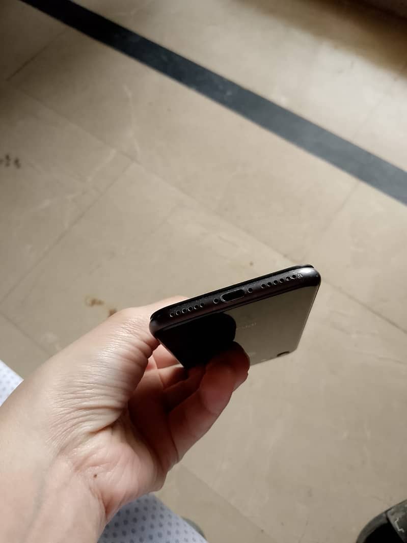 Apple iPhone 8 1