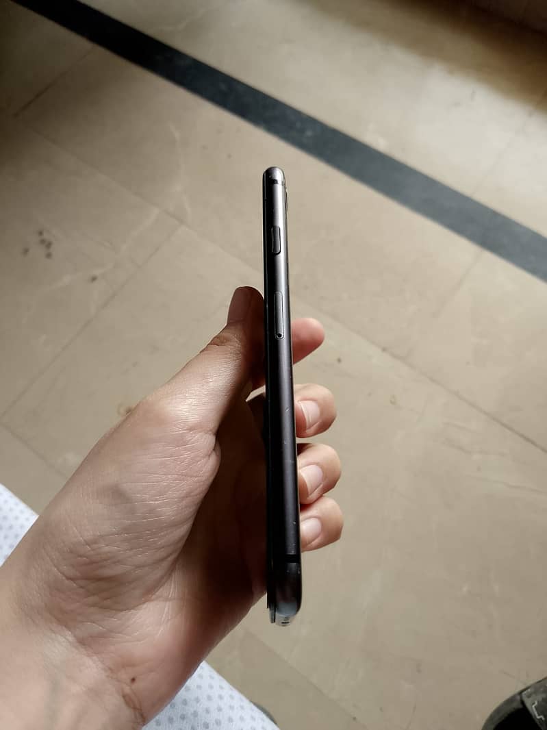 Apple iPhone 8 3