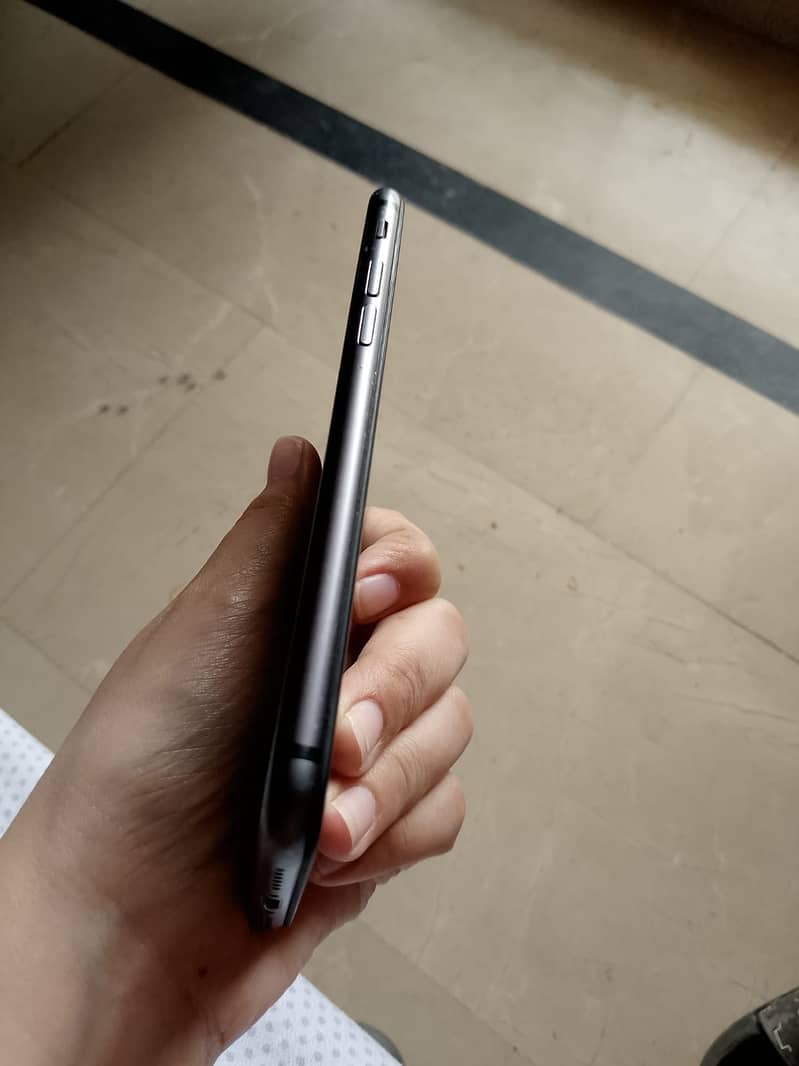Apple iPhone 8 4
