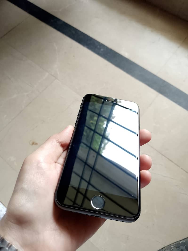 Apple iPhone 8 5