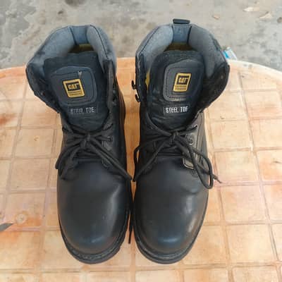 Worker shoes in used for sale