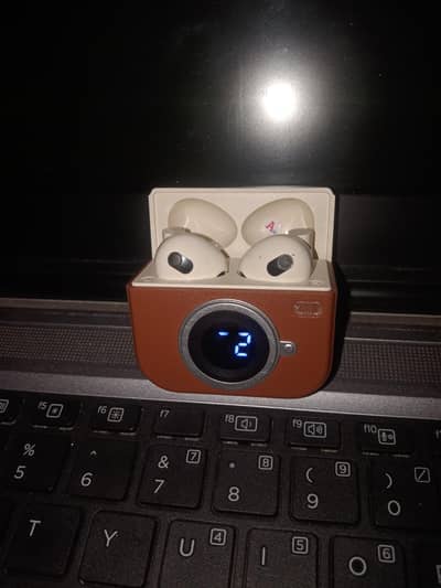 Q86 Earbuds Brand New