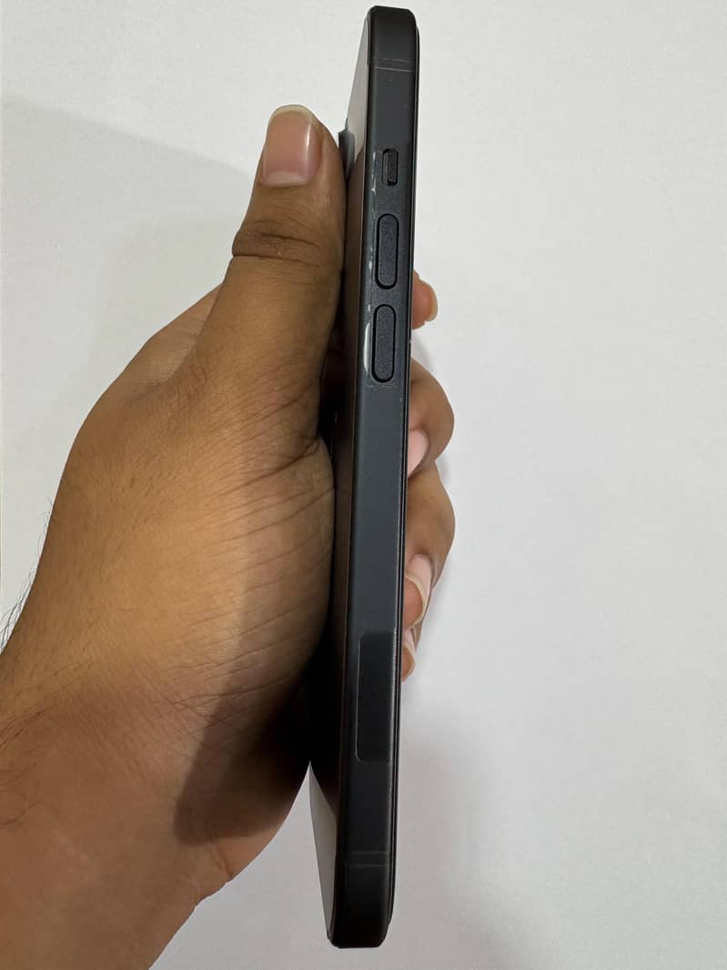 Apple iPhone 15 4