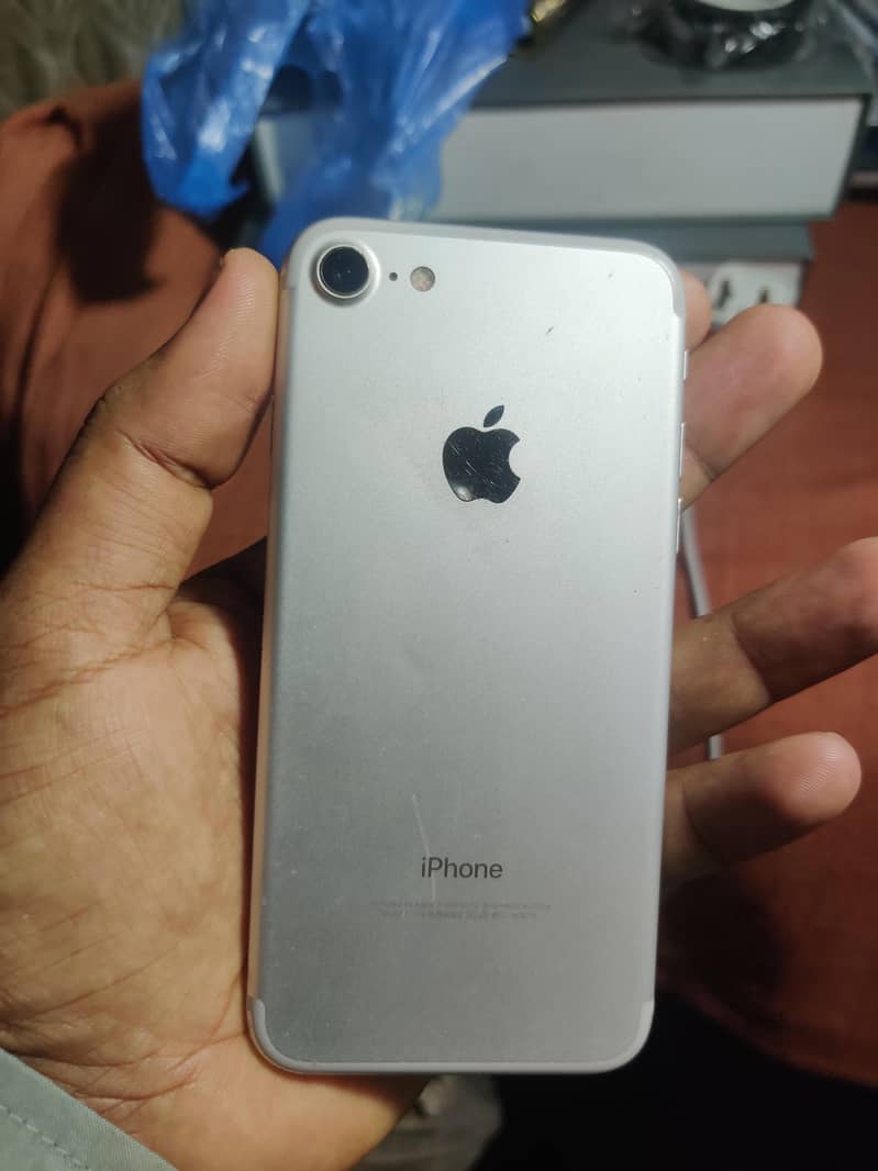 Apple iPhone 7 0