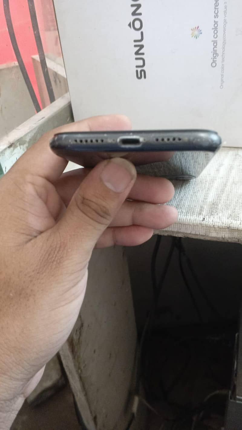 Apple iPhone 11 4