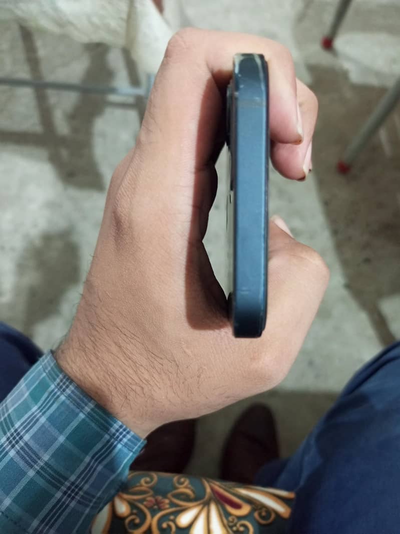 Apple iPhone 12 3