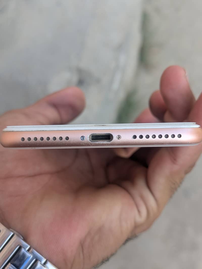 Apple iPhone 8 Plus 4