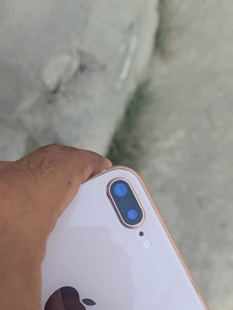 Apple iPhone 8 Plus 5