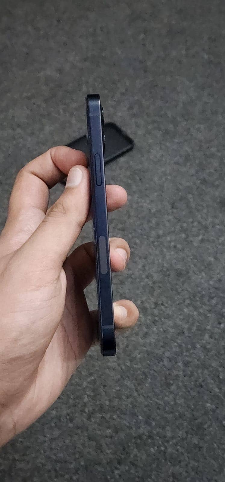 Apple iPhone 12 4