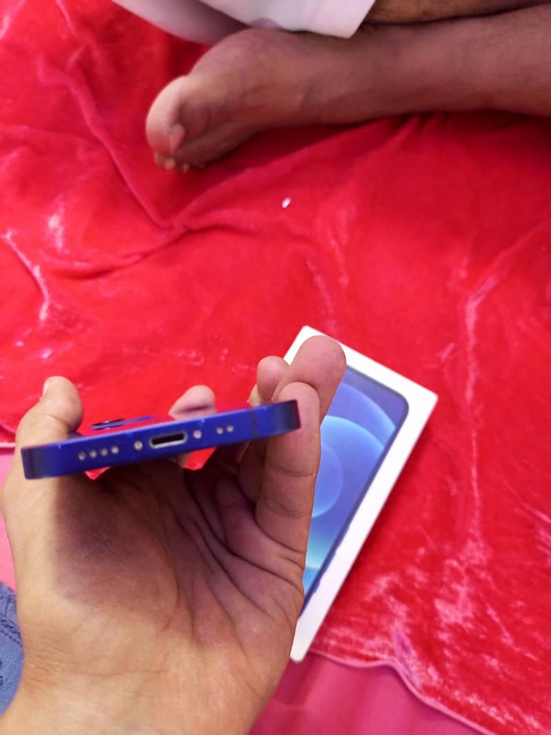Apple iPhone 12 mini 6