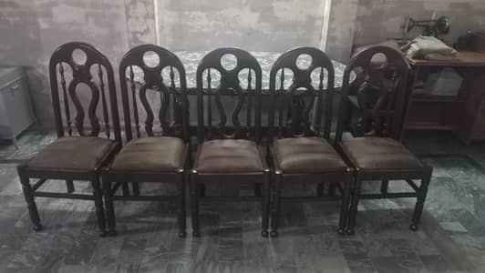 Chinioti Dining Table with 5 Chairs.
