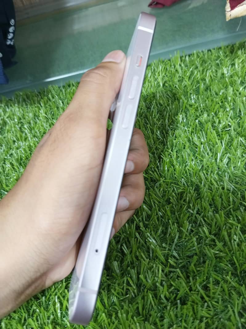Apple iPhone 13 4