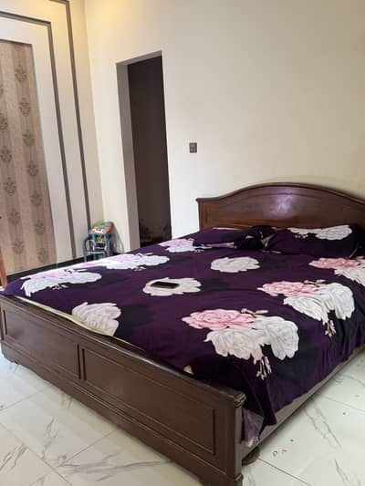 Bed & dressing mirror