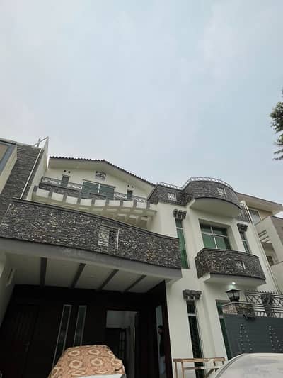 10 Marla House Available For Sale