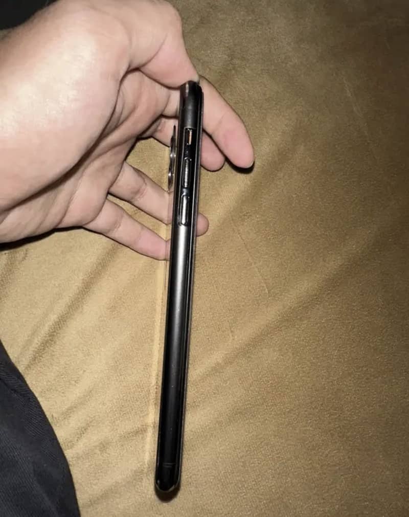 Apple iPhone 11 Pro Max 1