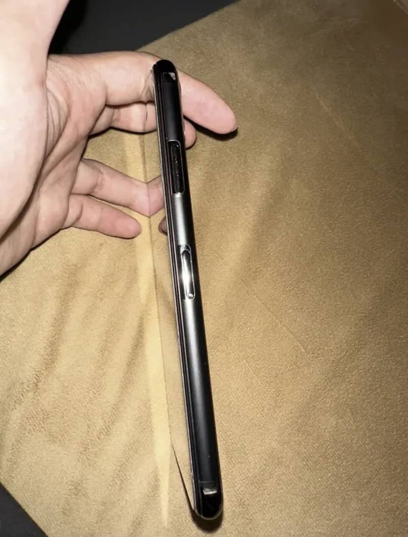 Apple iPhone 11 Pro Max 2
