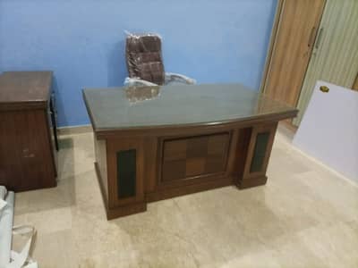 Office table in good condition L shape