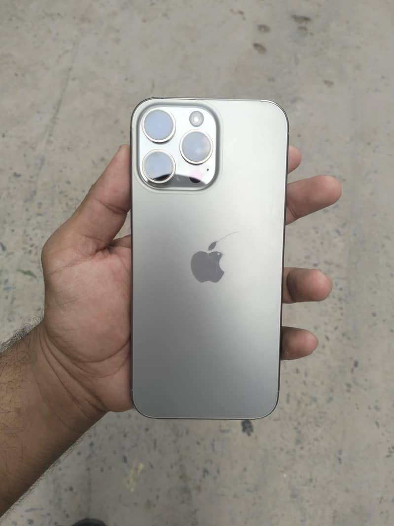 Apple iPhone 16 Pro Max 2