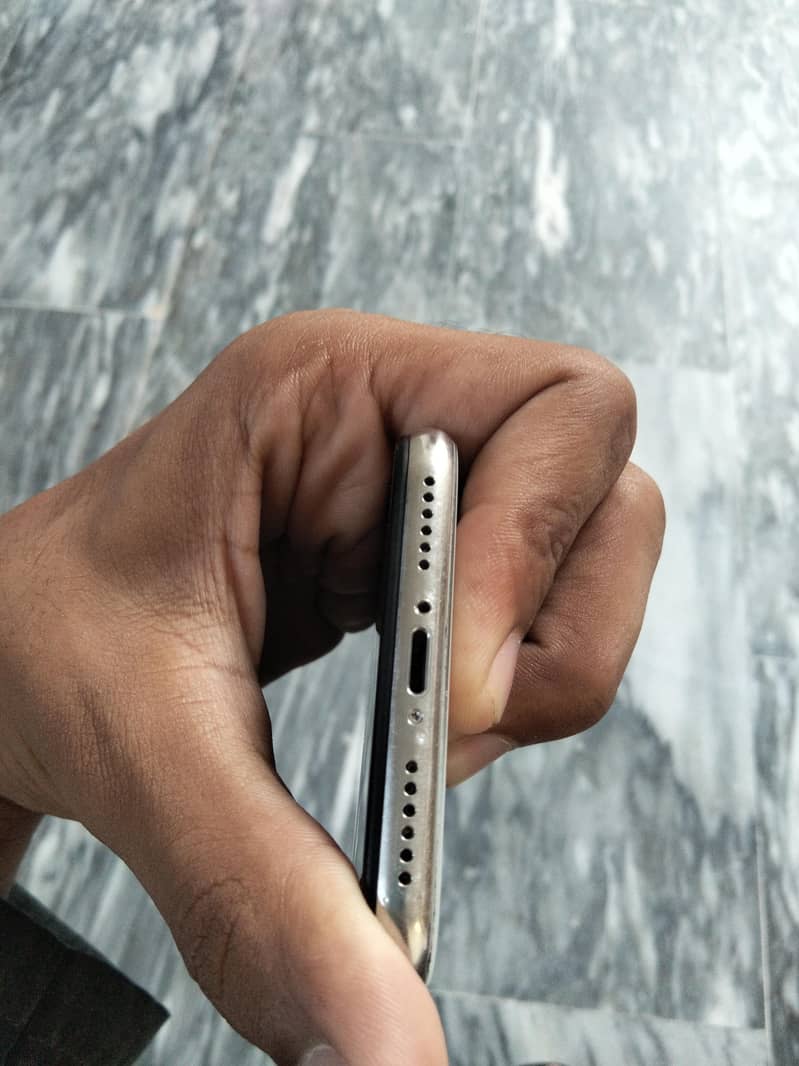 Apple iPhone X 3