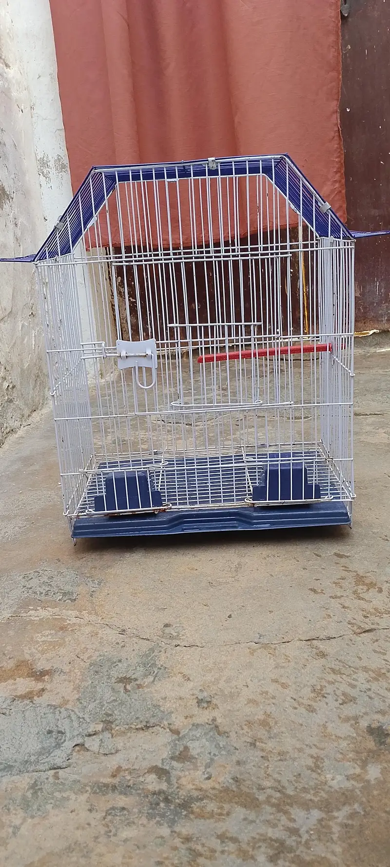 Beautiful cage just one month use paise kam ho jayengai