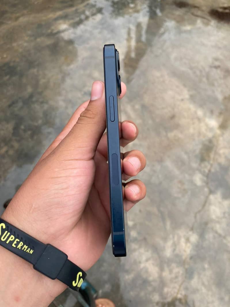 Apple iPhone 13 1