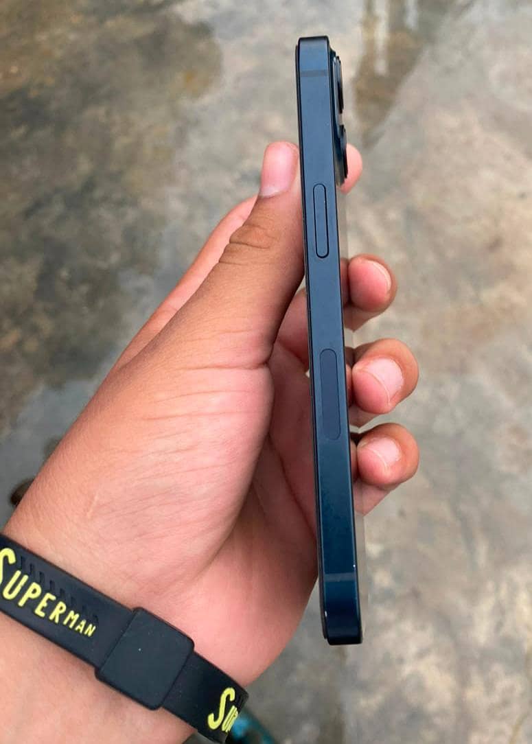 Apple iPhone 13 2