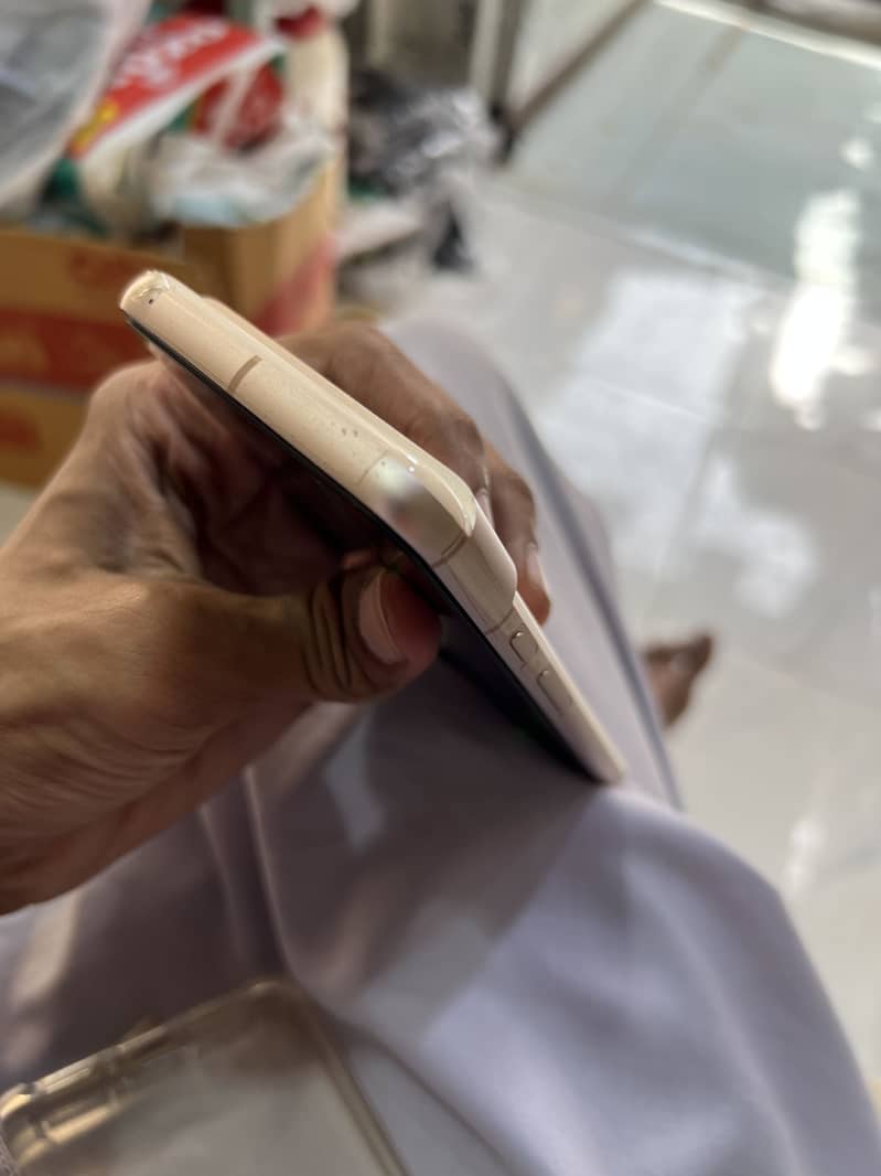 Google Pixel 8 4