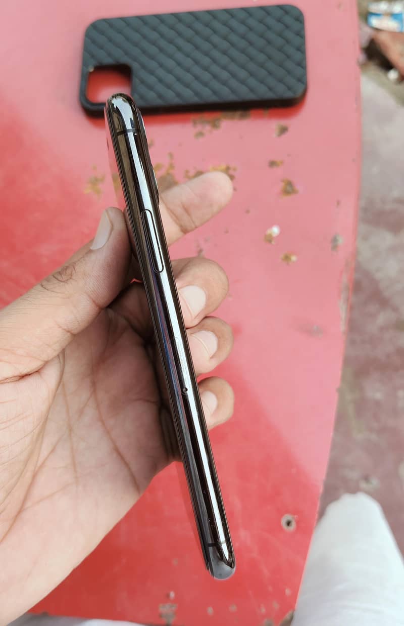 Apple iPhone 11 Pro 3