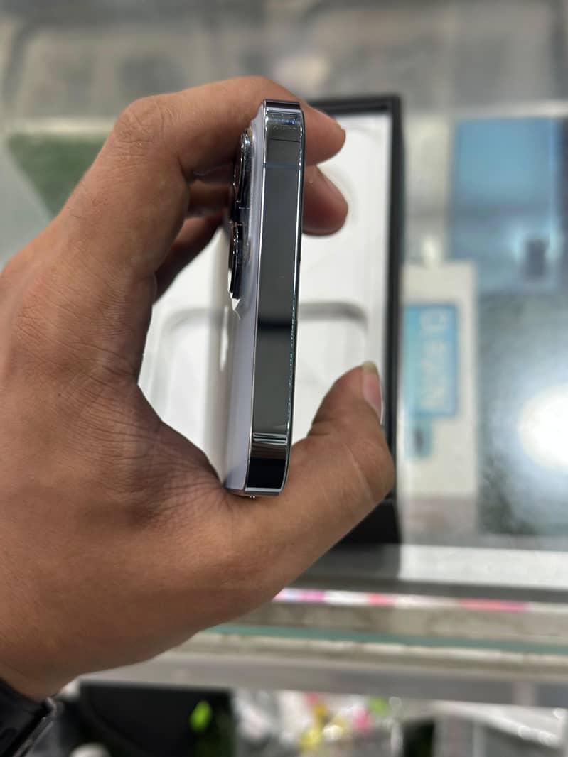 Apple iPhone 13 Pro Max 2