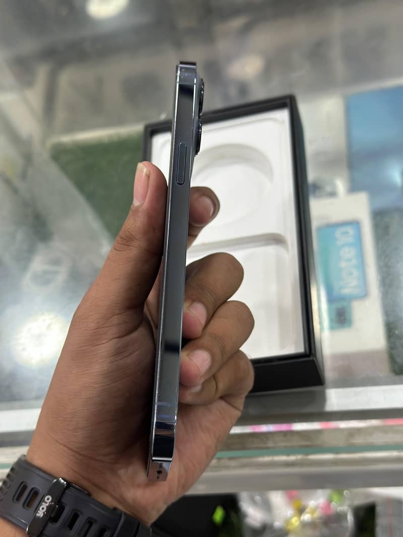 Apple iPhone 13 Pro Max 4