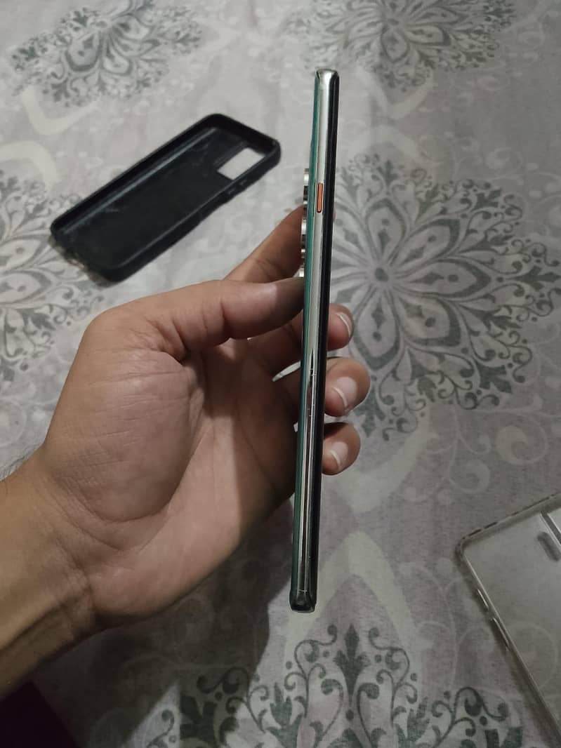 Tecno CAMON 40 Pro 1
