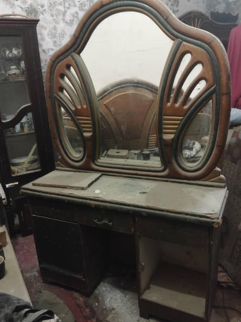 bad  dasingtable and showcase usd 1
