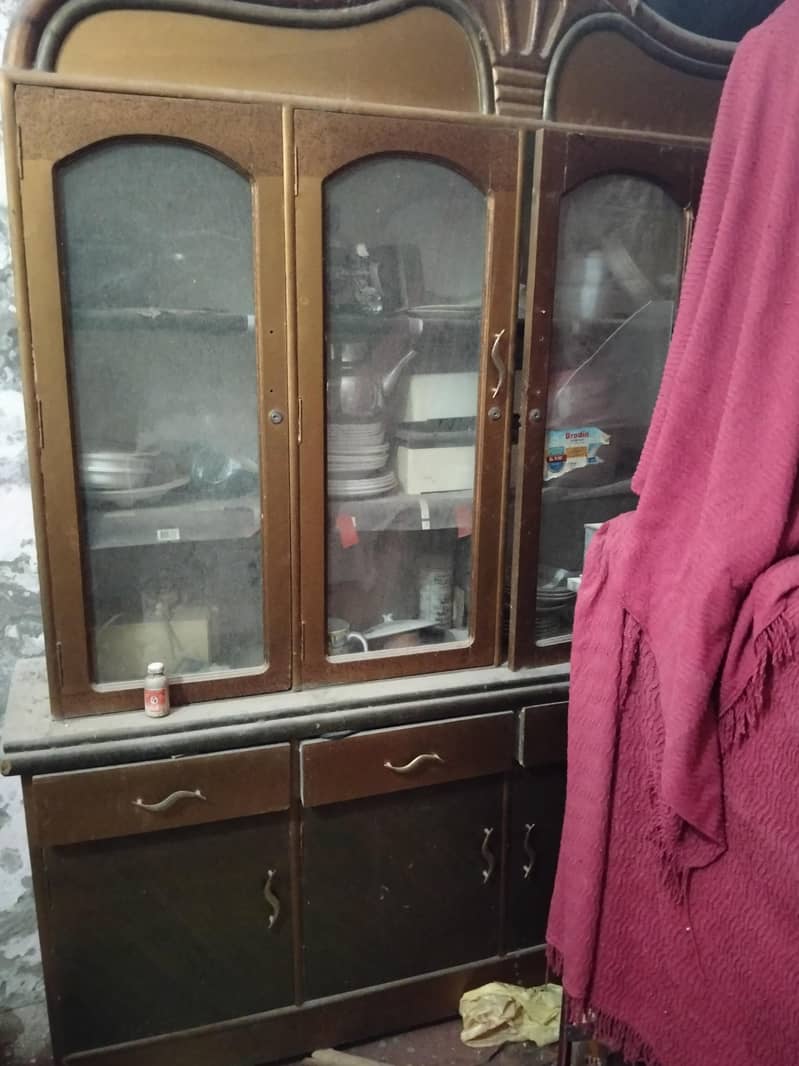 bad  dasingtable and showcase usd 2