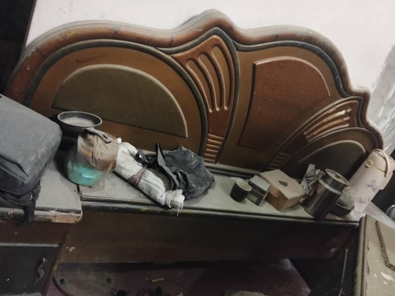 bad  dasingtable and showcase usd 4