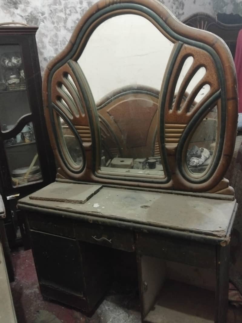 bad  dasingtable and showcase usd 5