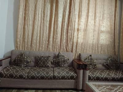 9 seeter sofa set with table & 7 kushan