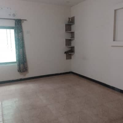 10 Marla Commercial Upper Portion For Rent In Tariq Garden