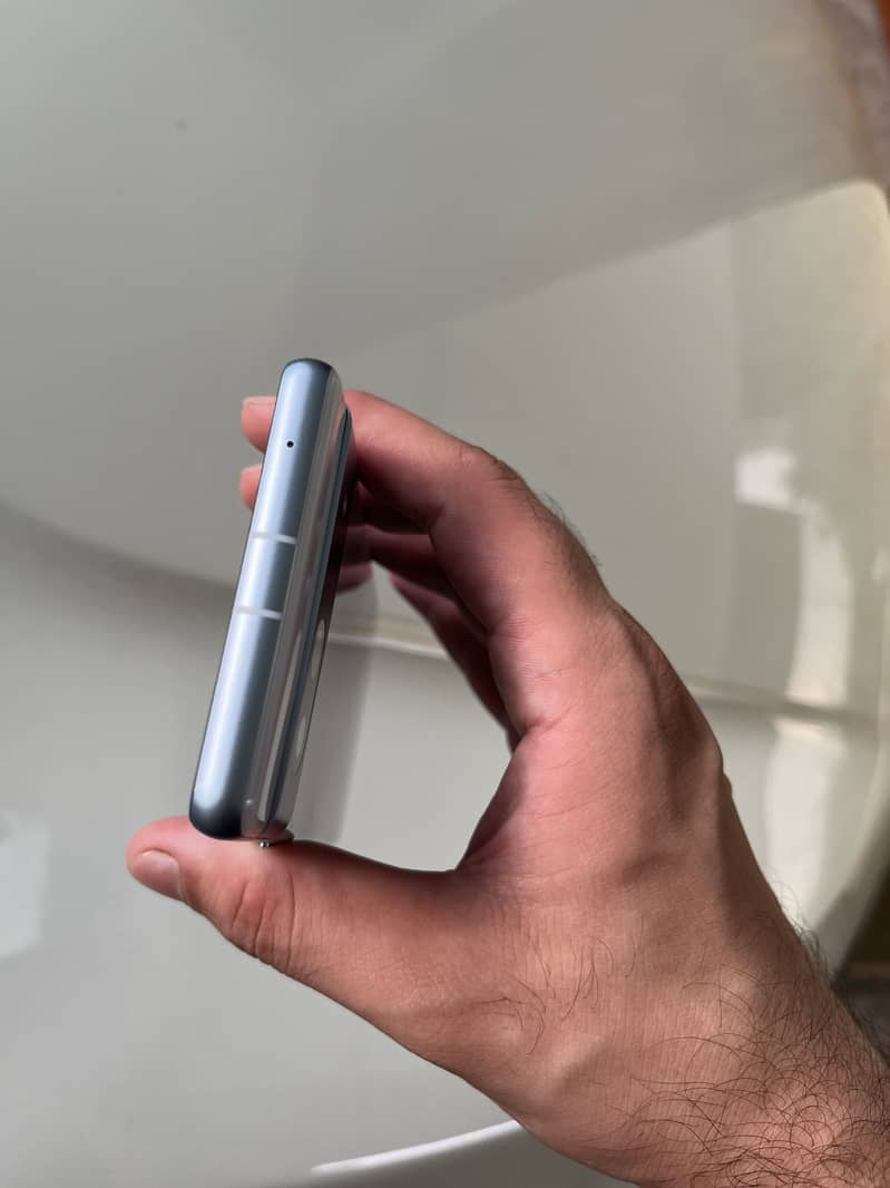 Google Pixel 7a 5